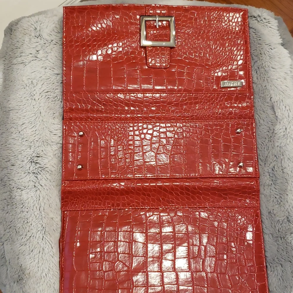 Miche vintage magnetic purse cover. Like new condition never used.